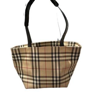 Vintage Burberry shoulder bag with zip closure
